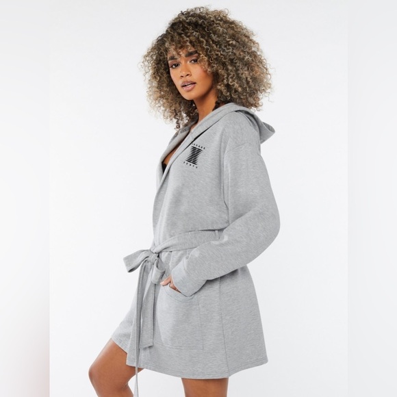 NWT Savage X Fenty Forever Savage Showgirl Short Robe Platinum Gray - Picture 14 of 14